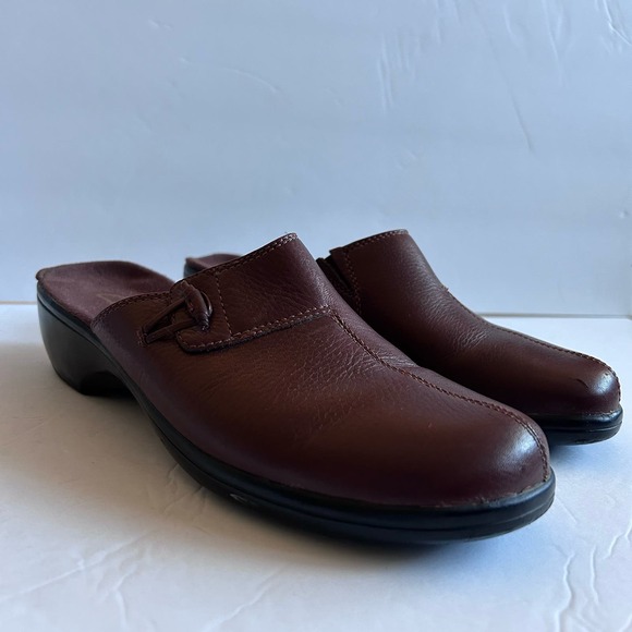 Clarks Women's Mules Sz 7.5 Brown Leather Slip On Comfort Shoes Western Boho - Picture 3 of 7